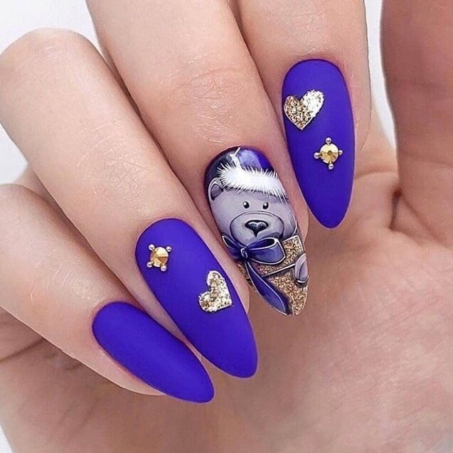 Дизайн ногтей синий с золотом